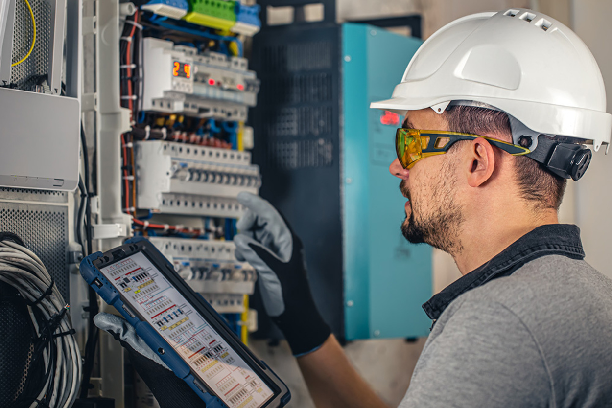Industrie und Gewerbe bei Elektro Feye Inh. Petra Feye in Ehringshausen-Katzenfurt